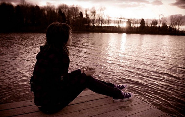 sad-cute-alone-girl-river-waiting